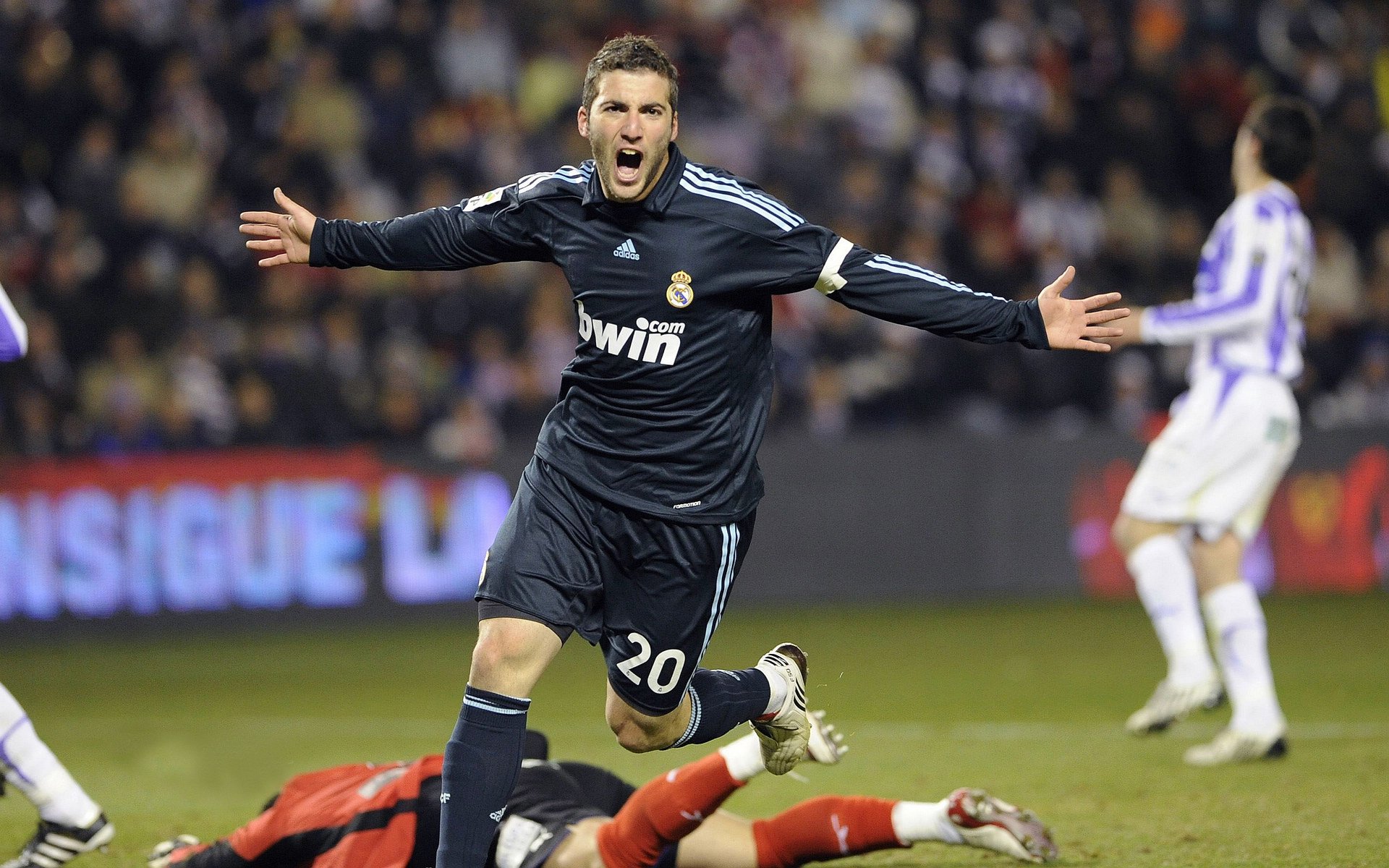 世界杯美洲区预选赛:哥伦比亚依靠主场氛围拿分 客场表现拖累总积分